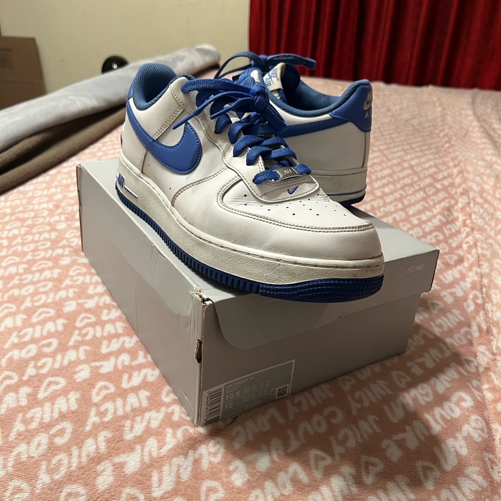 Nike Men Sneakers in White and Blue